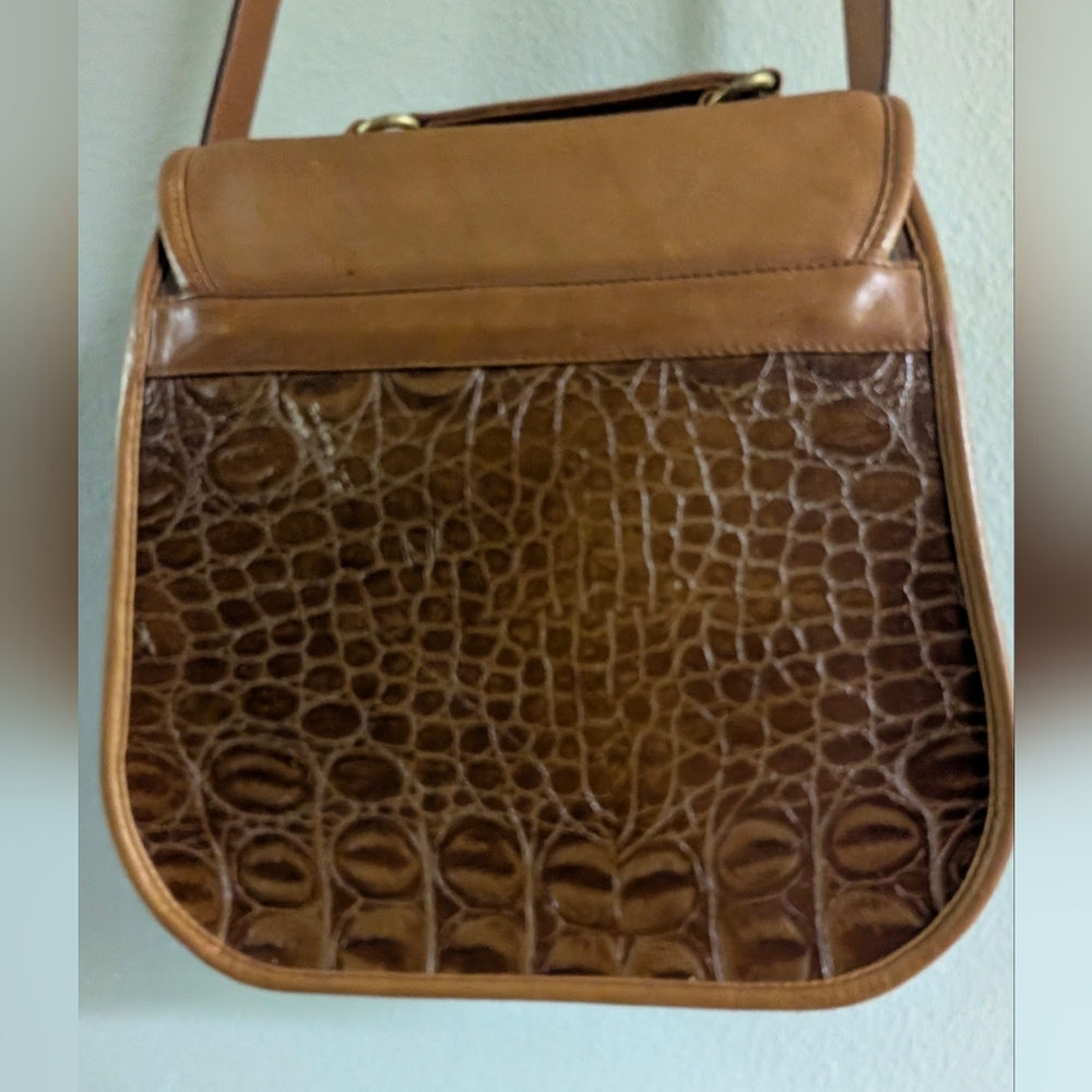 Skiathos Elegant Tan Leather Crossbody Bag - Picture 3 of 11